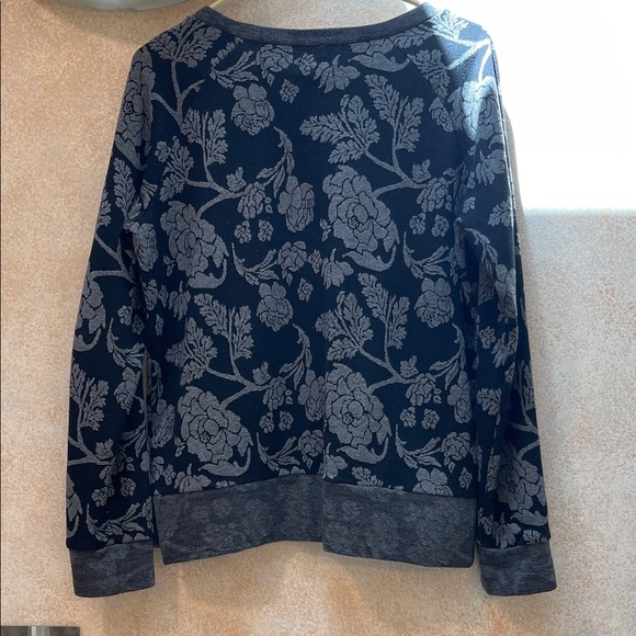 Old Navy Black and Grey Floral Women's Sweater - Picture 2 of 5